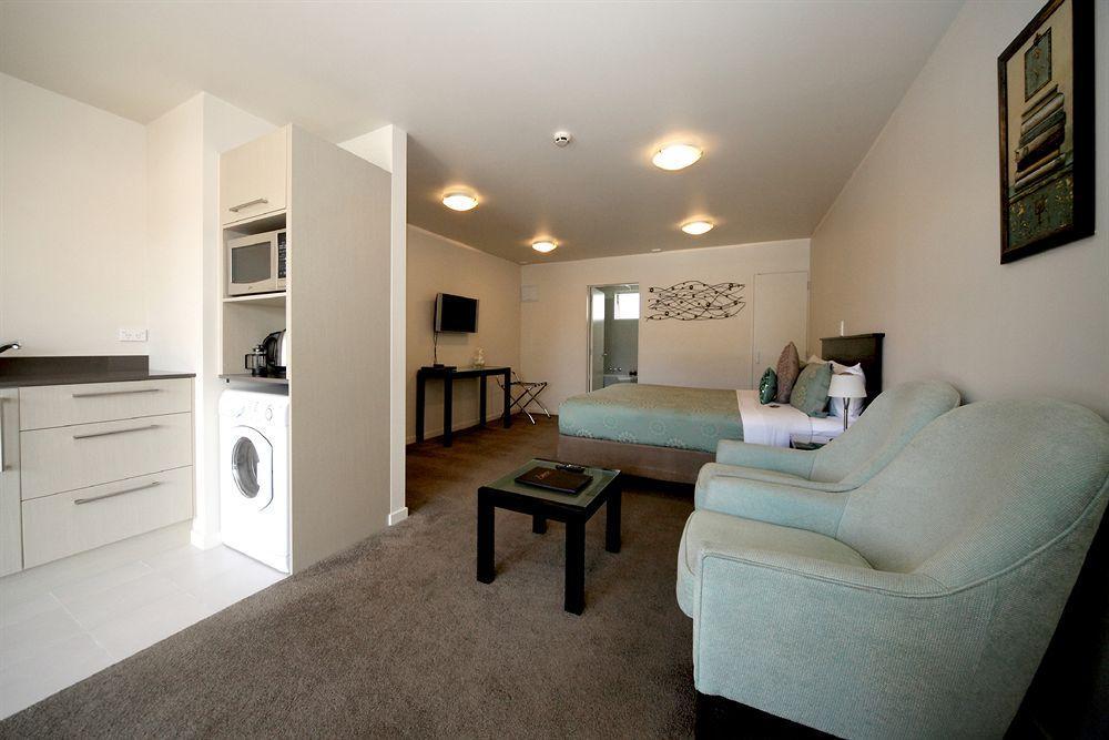 Salerno Motel Apartments Крайстчърч Екстериор снимка A studio apartment