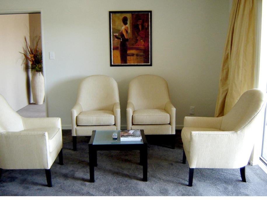 Salerno Motel Apartments Крайстчърч Стая снимка A waiting room