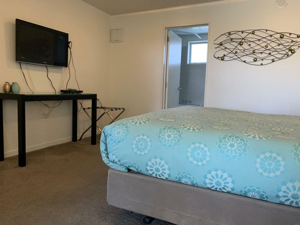 Salerno Motel Apartments Крайстчърч Екстериор снимка A bedroom at the motel