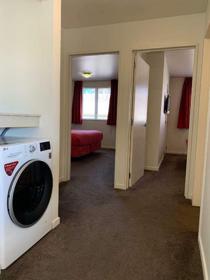 Salerno Motel Apartments Крайстчърч Екстериор снимка A typical two bedroom apartment