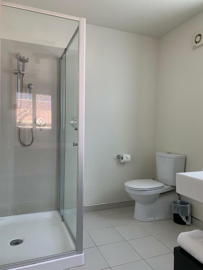 Salerno Motel Apartments Крайстчърч Екстериор снимка A shower cubicle