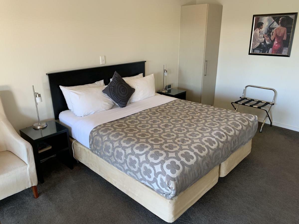 Salerno Motel Apartments Крайстчърч Екстериор снимка